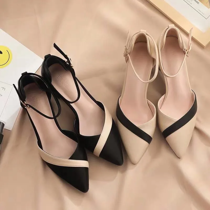 Scarpe Classiche da Donna con  - Leather Classic Strap recensione e prezzo
